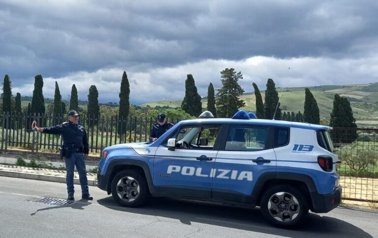 POLIZIA-MALETTO-E-MANIACE